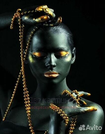 Алмазная мозаика 40x50 Девушка в черно-золотом мак