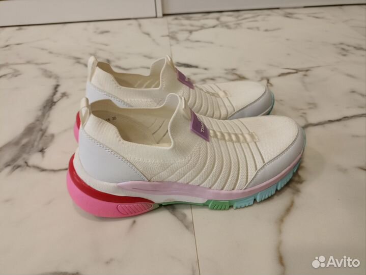 Кроссовки женские 38 размер