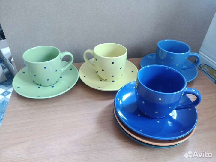 Чайные чашки с блюдцами