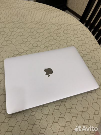 Apple MacBook Pro 13 2017 touch bar