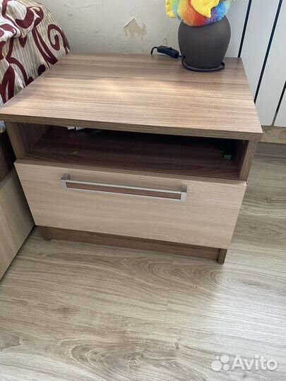 Тумбочка прикроватная