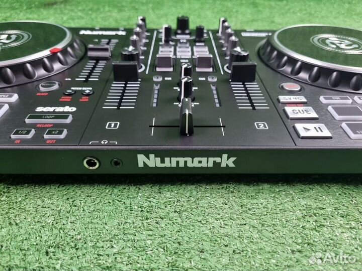 DJ-контроллер Numark Mixtrack PRO FX