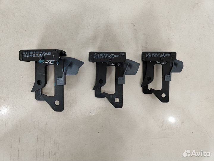 Крюк капота Mercedes w213