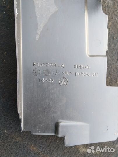 Дефлектор радиатора Jeep Grand Cherokee WK2