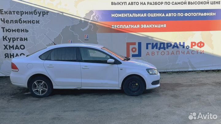 Фонарь задний правый Volkswagen Polo Sedan (Mk5) 6RU945258A