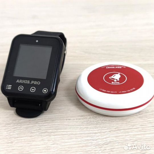 Кнопка вызова персонала и часы в салон красоты