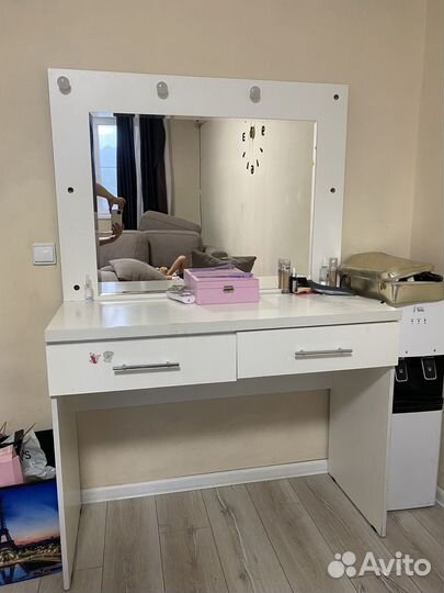 Туалетный столик