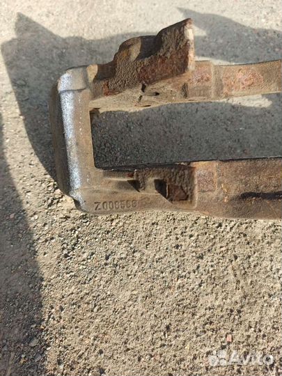 Скоба суппорта scania