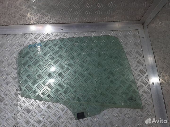 Стекло двери заднее правое Peugeot 206 2B KFV TU3A