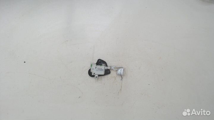 Электропривод крышки багажника Audi A4 (B6), 2002