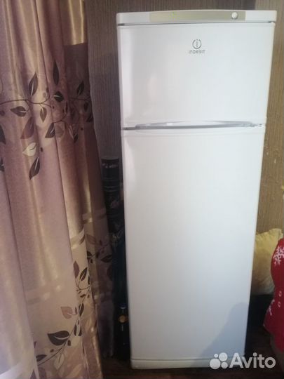 Холодильник /Indesit