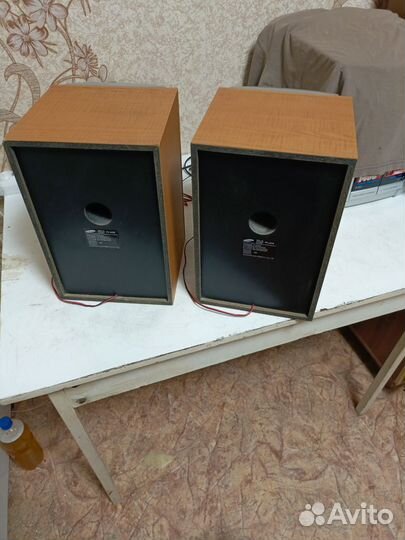 Колонкиот музыкального центра Samsung