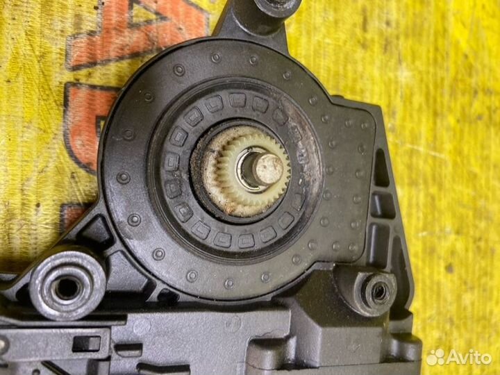 Мотор стеклоподъемника передний левый Volkswagen