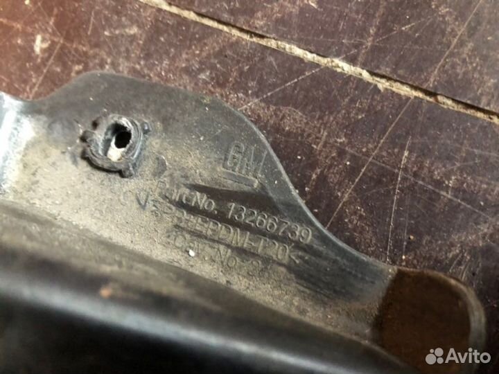 Кронштейн бампера задний левый Opel Astra J