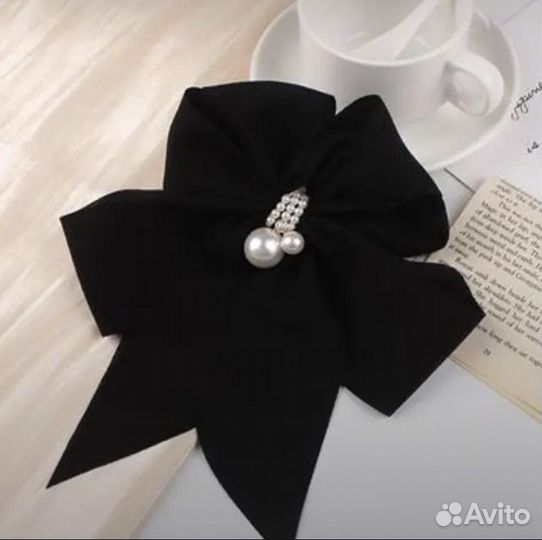 Заколка атласная с жемчугом для волос