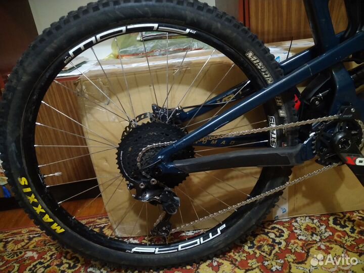 Santacruz Nomad v4 carbon L