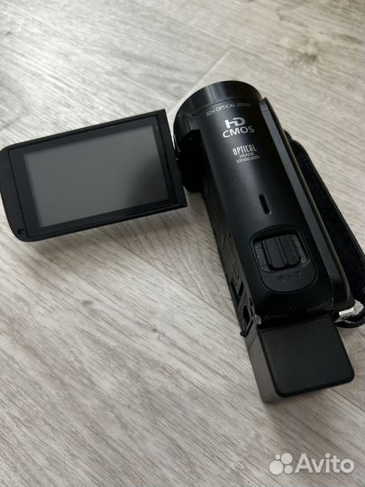 Продам цифровую видеокамеру Canon Legria HF R806