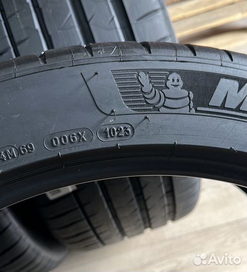 Michelin Pilot Sport 4 S 285/40 R23 и 325/35 R23