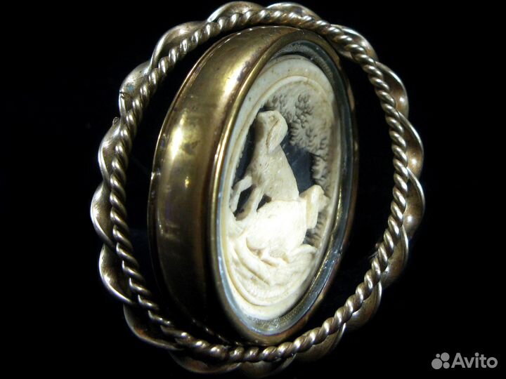 Антикварная Двухсторонняя Камея Собаки и Птицы