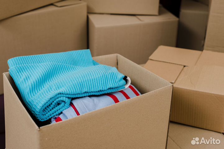 Коробка с женскими вещами 46-48