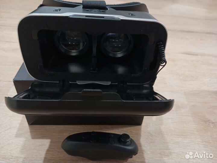 Очки виртуальной реальности с пультом