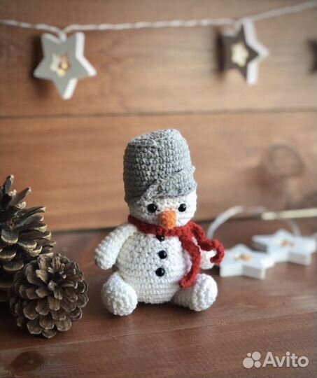 Мягкая вязаная игрушка снеговик, ручная работа