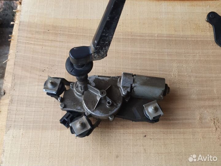 Моторчик с дворником на Ford C max 2004 года