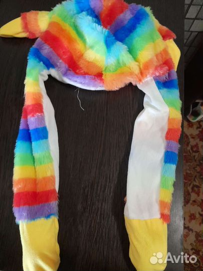 Радужная шапка хаги ваги с двигуемшя ушами светит