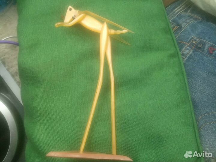 Статуэтка кузнечик колкий пластик СССР редкий