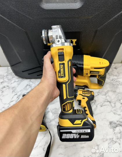 Набор аккумуляторного инструмента 4 в 1 Dewalt