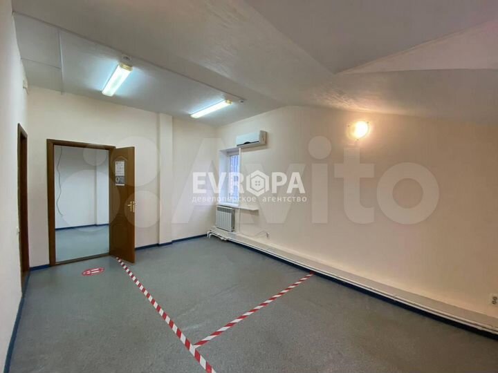 Офис с мокрой точкой 33 м²