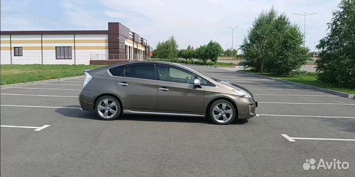 Аренда авто под такси toyota prius