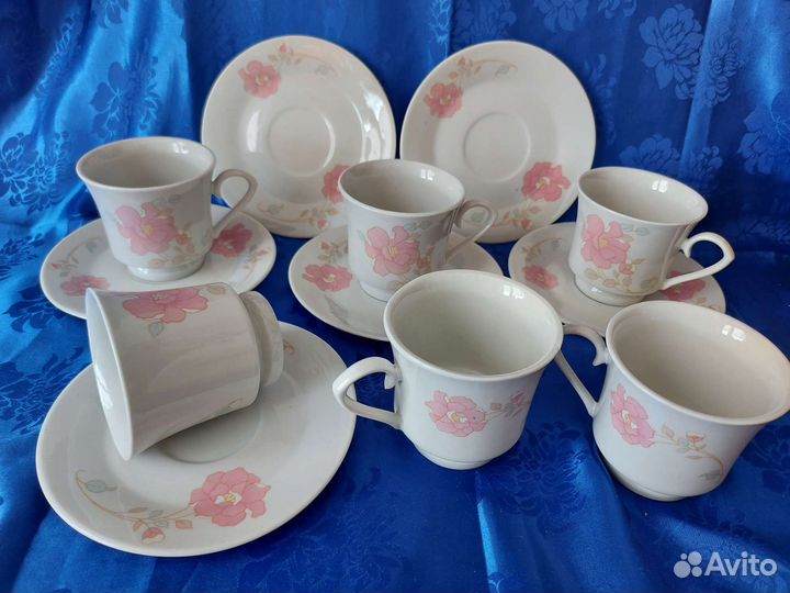 Грубоватый фарфор, нежный рисунок, цена за сервиз