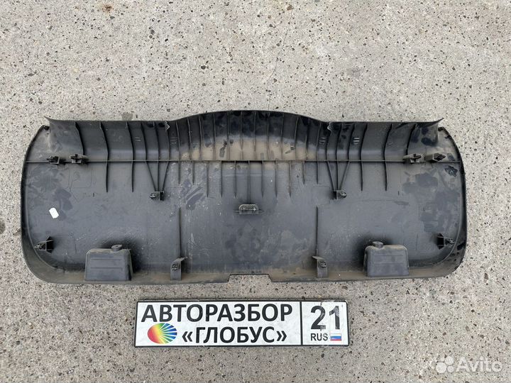 Обшивка двери багажника Ford Focus 2