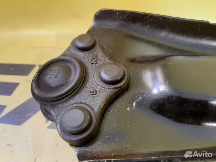 Рычаг передний правый Peugeot Пежо 207