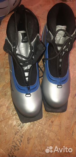 Лыжные ботинки