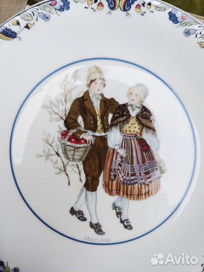 Винтажные тарелки с национальными костюмами