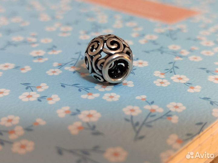 Украшение шарм