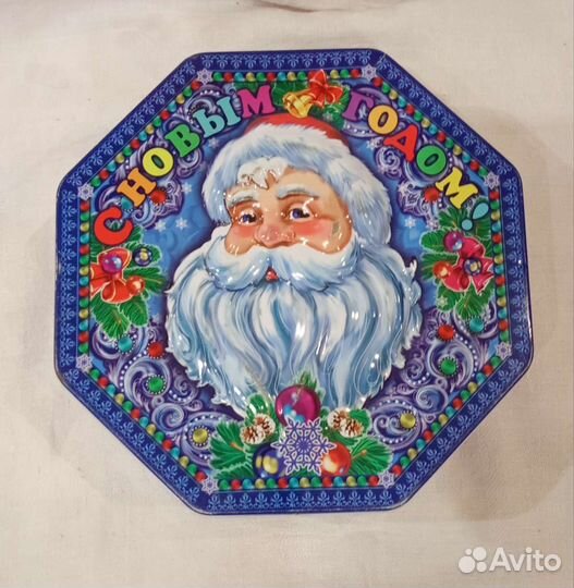 Жестяная коробка для подарка