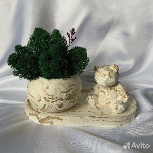 Кашпо, изделие из гипса с мхом для интерьера