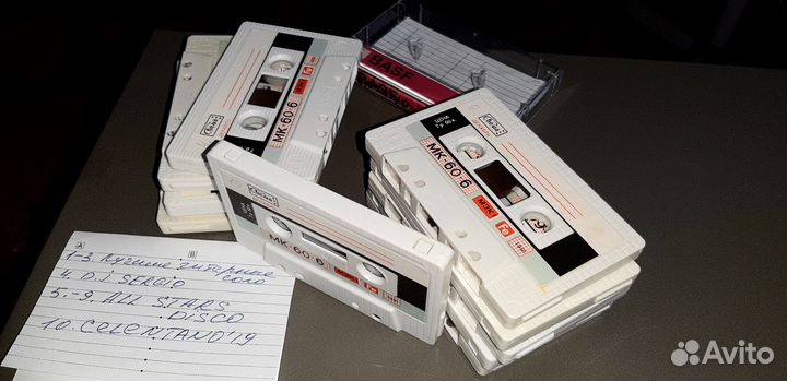 Кассеты с записями и без