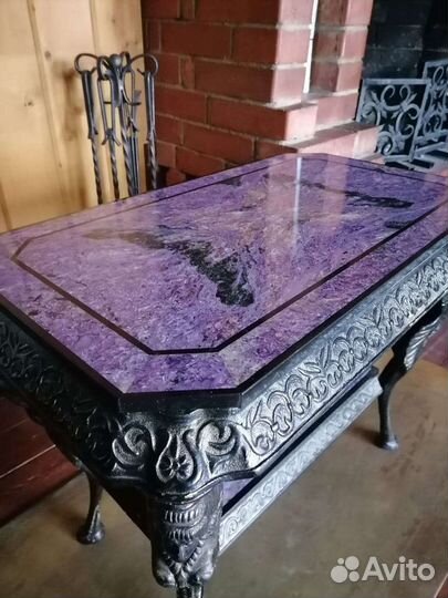 Стол из чароита