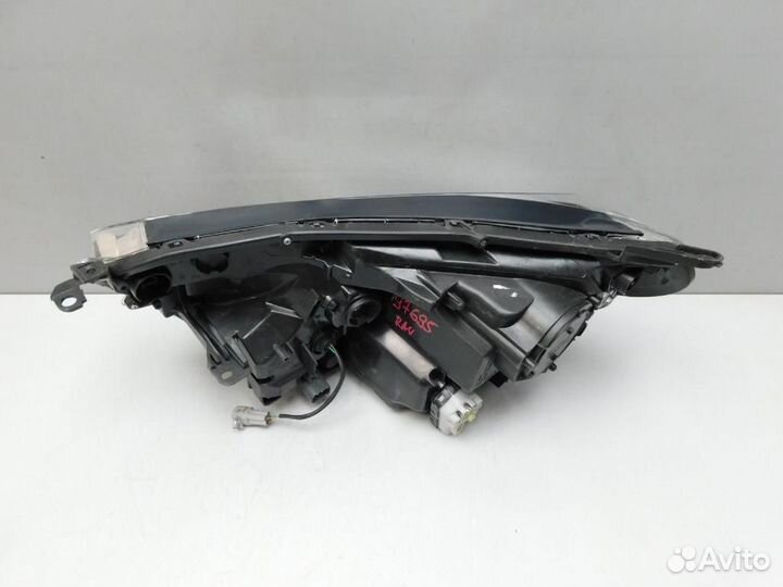 Фара правая Toyota RAV4