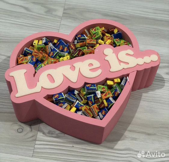 Подарочный бокс сердце love is