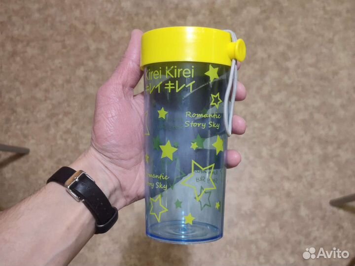 Бутылки, стаканы для воды