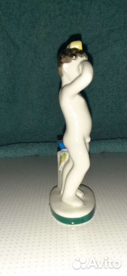 Фарфоровая статуэтка