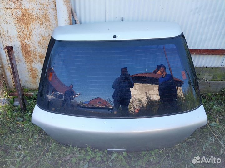 Задняя дверь Subaru impreza