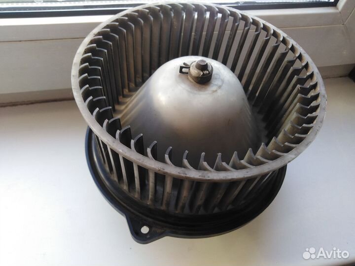 Моторчик печки toyota carina левый руль