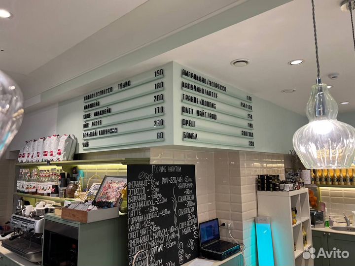 Настенное наборное меню на рейках для бизнеса