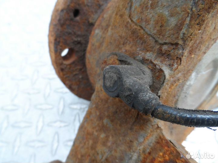 Кулак поворотный левый Mercedes Sprinter W906